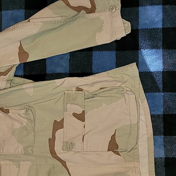Desert Camo button-up shirt-jacket. Field coat.  4 pockets.  Military issue.  L. - Picture 3 of 11